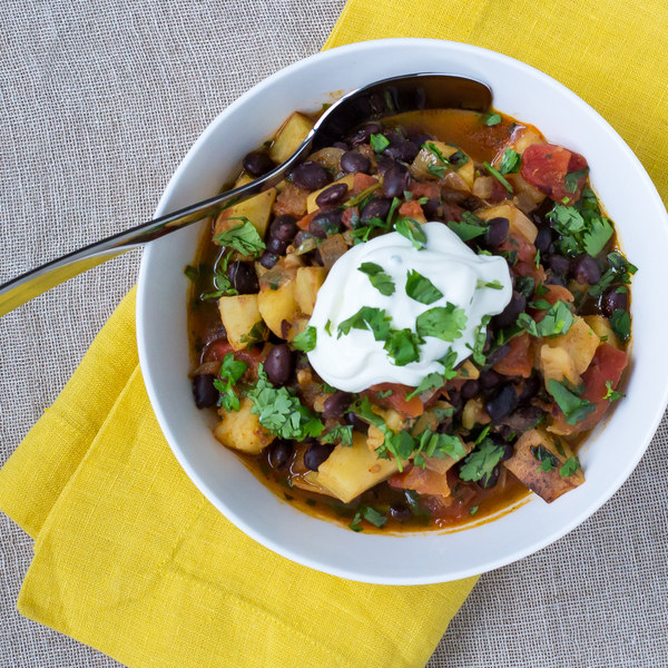 Hearty Sweet Potato & Black Bean Chili with Greek Yogurt