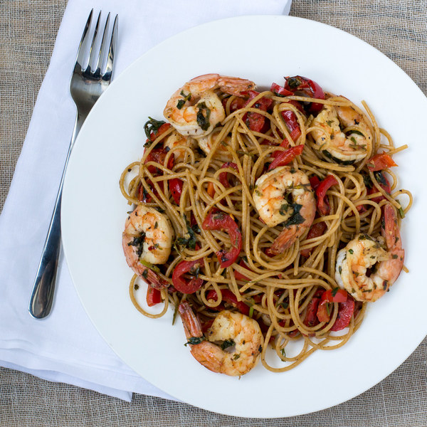 Garlicky Shrimp Scampi with Bell Pepper & Spaghetti
