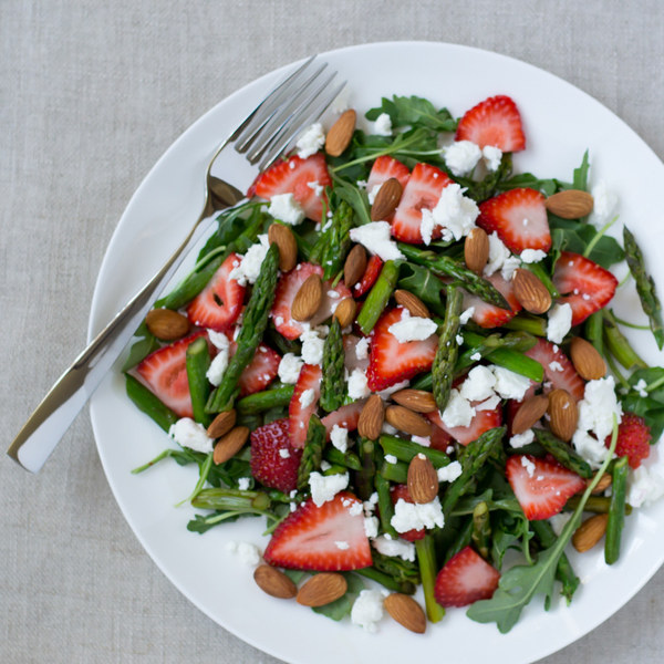 Asparagus, Strawberry & Arugula Salad with Goat Cheese & Almonds