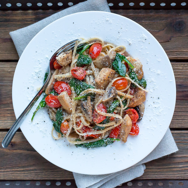 Chicken Florentine Pasta with Mushrooms, Grape Tomatoes & Spinach