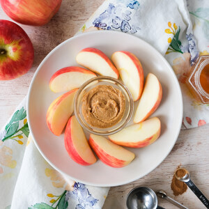 Apple Slices with Cinnamon-Honey Peanut Butter