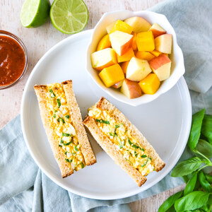 Spicy Thai Red Curry-Basil Egg Salad Sandwich with Apple Mango Medley